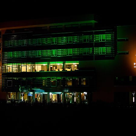 فندق بوتيكي وسبا بلايادا ياش المظهر الخارجي الصورة The hotel at night