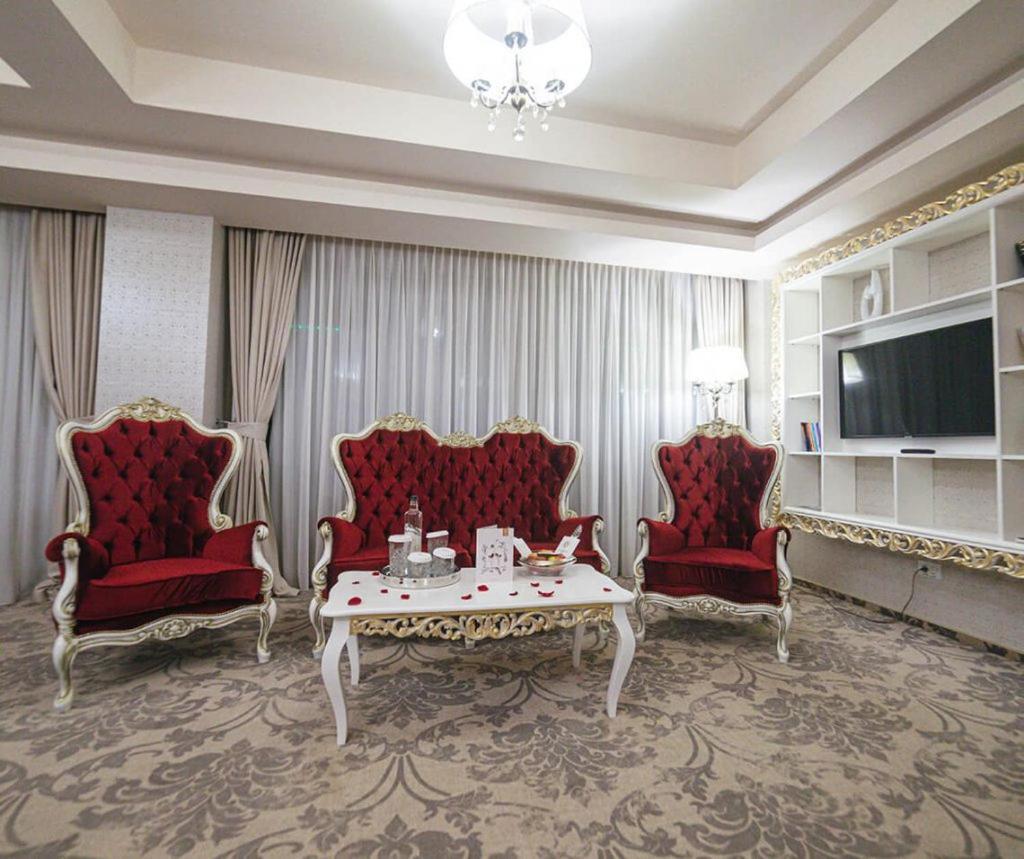 فندق بوتيكي وسبا بلايادا ياش المظهر الخارجي الصورة A living room in a hotel